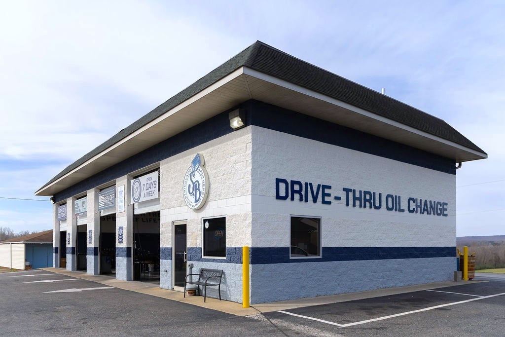 Strickland Brothers 10 Minute Oil Change                                                                         Opens New Quick Lube Oil Change in Madison, Ga.